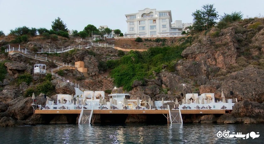 نمای کلی اسکله و هتل